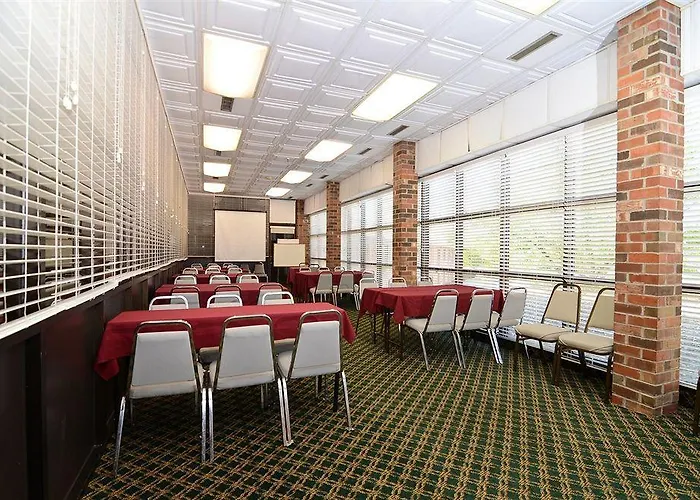 Inn Clarion Pointe Bloomington-normal Near I-55 And