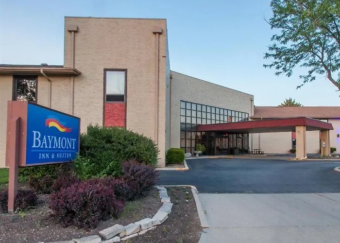 Clarion Pointe Bloomington-normal Near I-55 And 3*