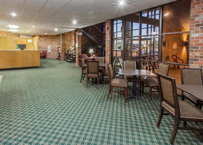 Inn Clarion Pointe Bloomington-normal Near I-55 And
