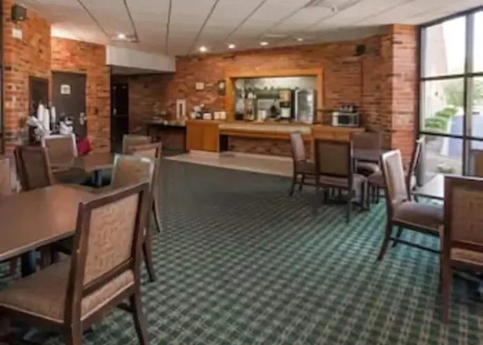Inn Clarion Pointe Bloomington-normal Near I-55 And Normal