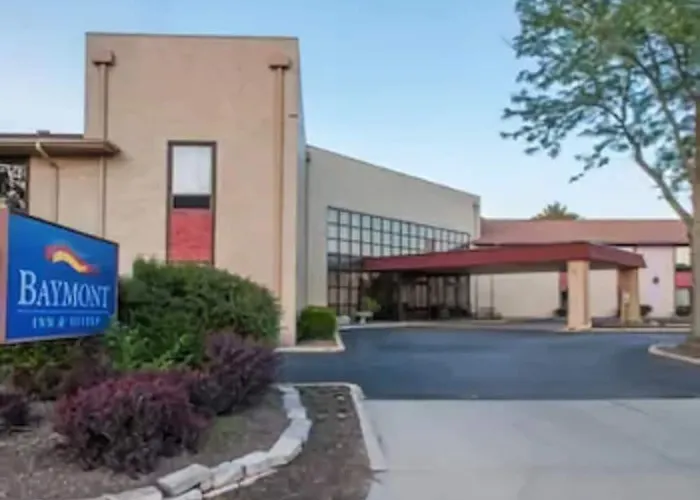 Clarion Pointe Bloomington-normal Near I-55 And 3*