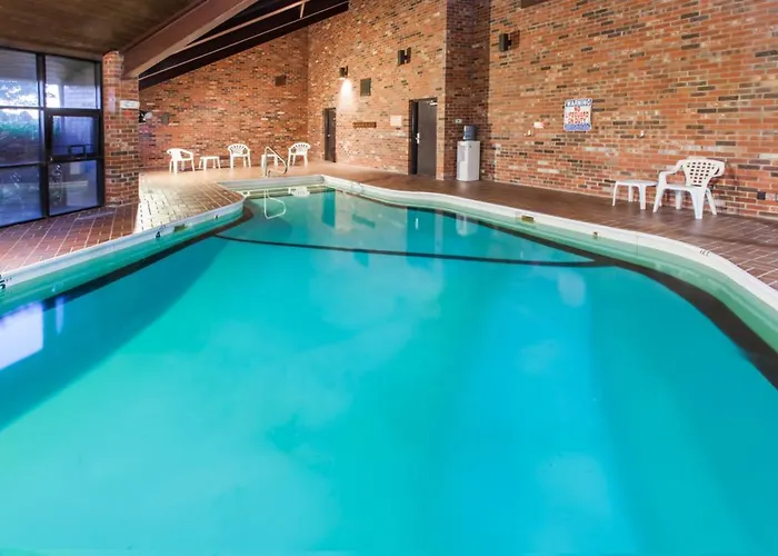 Inn Clarion Pointe Bloomington-normal Near I-55 And