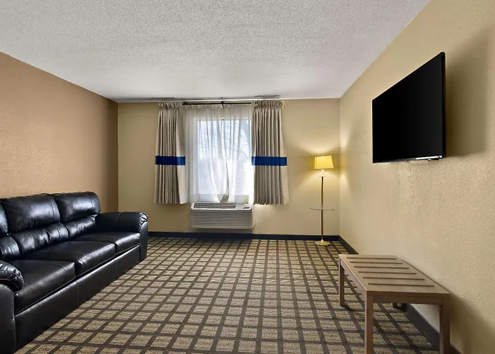 Clarion Pointe Bloomington-normal Near I-55 And Inn 3*