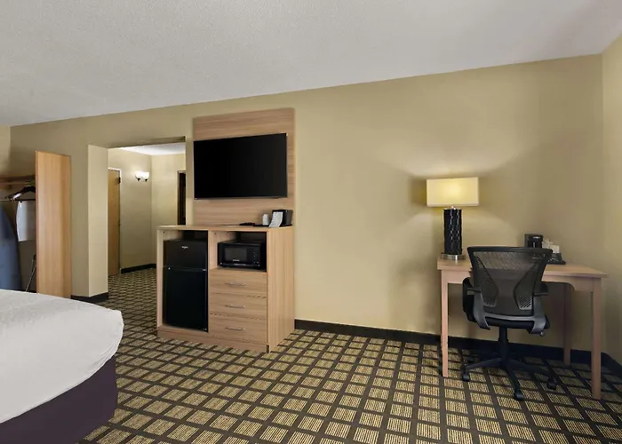 Inn Clarion Pointe Bloomington-normal Near I-55 And Normal
