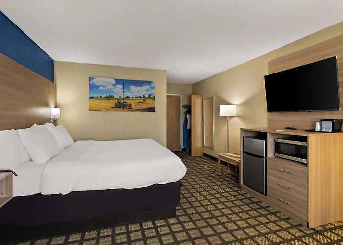 Clarion Pointe Bloomington-normal Near I-55 And 3*