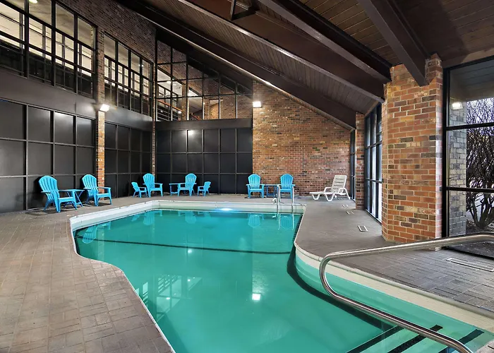 Inn Clarion Pointe Bloomington-normal Near I-55 And