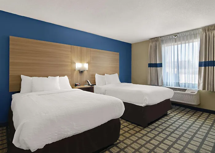 Clarion Pointe Bloomington-normal Near I-55 And Inn 3*