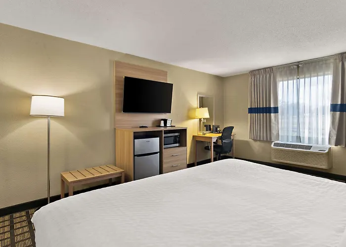 Inn Clarion Pointe Bloomington-normal Near I-55 And