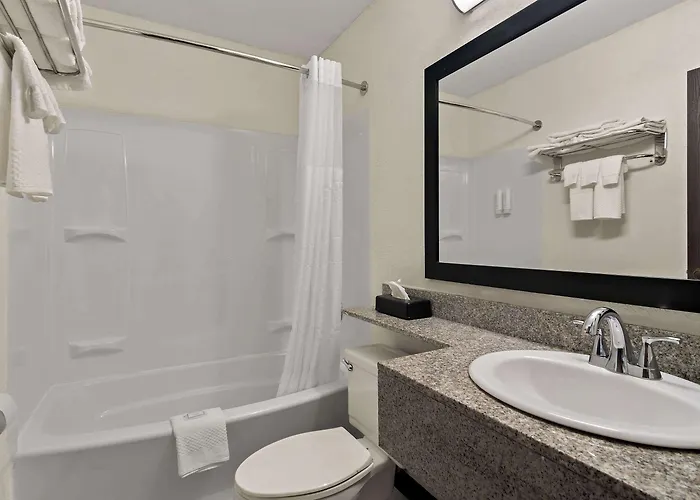 Clarion Pointe Bloomington-normal Near I-55 And Inn 3*