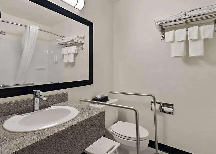 Clarion Pointe Bloomington-normal Near I-55 And
