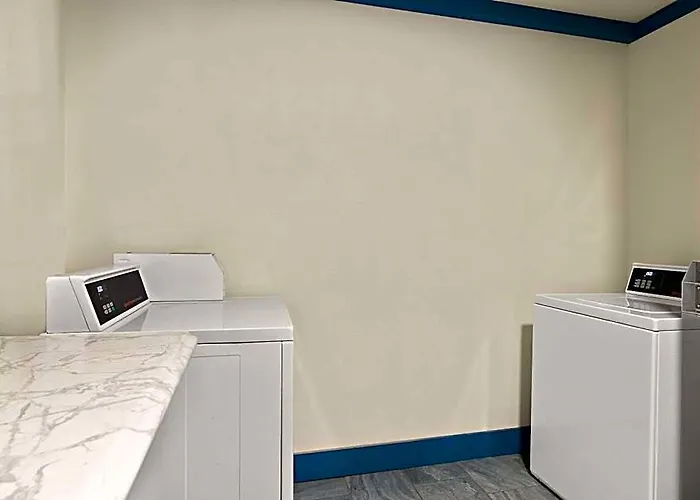 Inn Clarion Pointe Bloomington-normal Near I-55 And