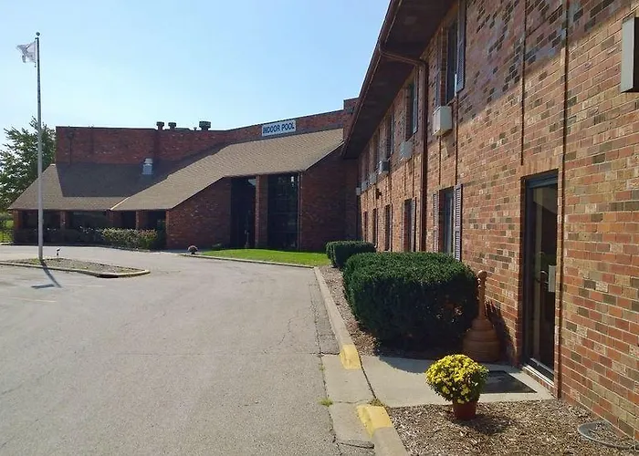Clarion Pointe Bloomington-normal Near I-55 And 3*