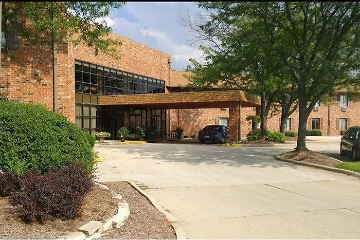 Clarion Pointe Bloomington-normal Near I-55 And 3*