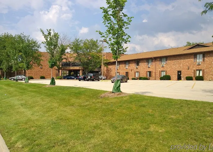 Clarion Pointe Bloomington-normal Near I-55 And Inn 3*