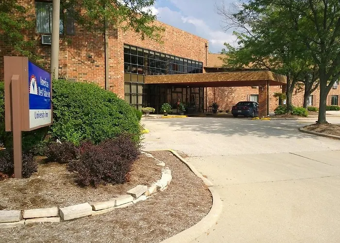 Clarion Pointe Bloomington-normal Near I-55 And Inn 3*