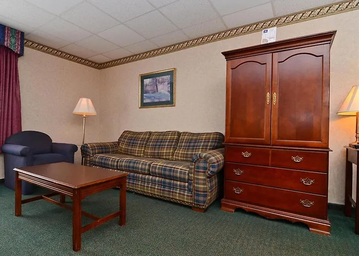 Clarion Pointe Bloomington-normal Near I-55 And 3*