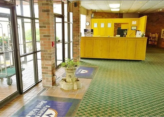 Clarion Pointe Bloomington-normal Near I-55 And 3* Normal