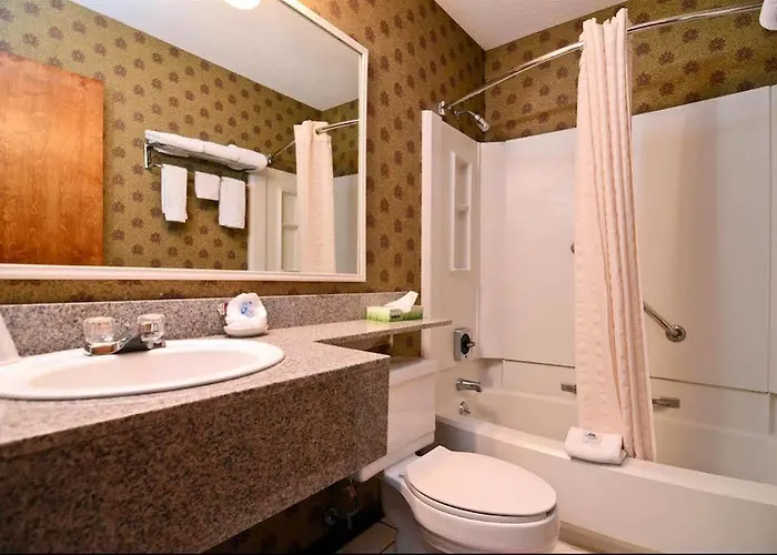 Inn Clarion Pointe Bloomington-normal Near I-55 And 3*
